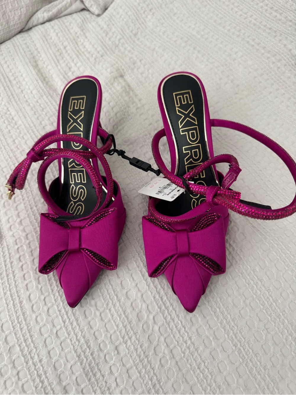 New Express Women's Magenta Bow Pointed Toe Heeled wrapped ankle strap Sandals